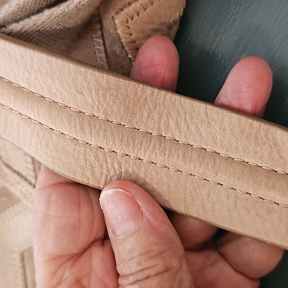Stylish Tan Crossbody Bagzipper Closure. Adjustable Wide Strap. - Picture 13 of 15